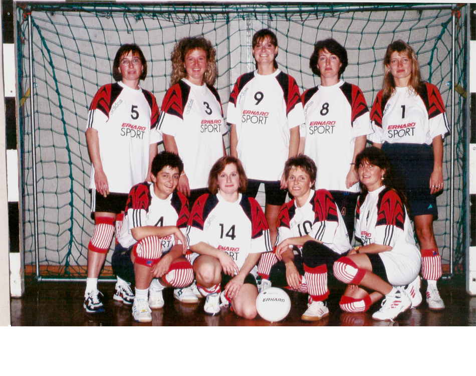 1995 1. Frauenmannschaft --- Stehend v.l.: Elke Wittig, Brigitte Heinlein, Sabine Löhlein, Erika Schielke, Daniela Sichel --- Kniend v.l.: Janette Mader, Karin Stockinger, Ulrike Mollwitz, Petra Schlosser